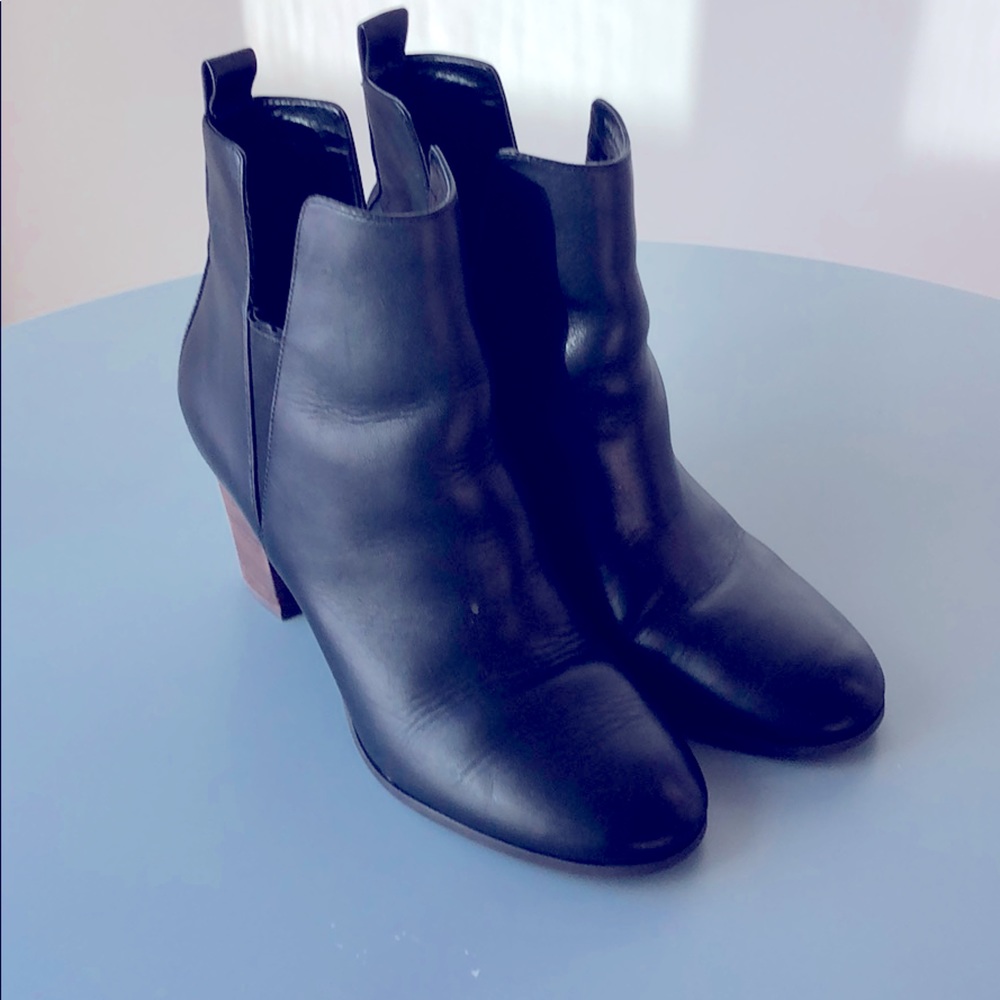COLE HAN BOOT USED